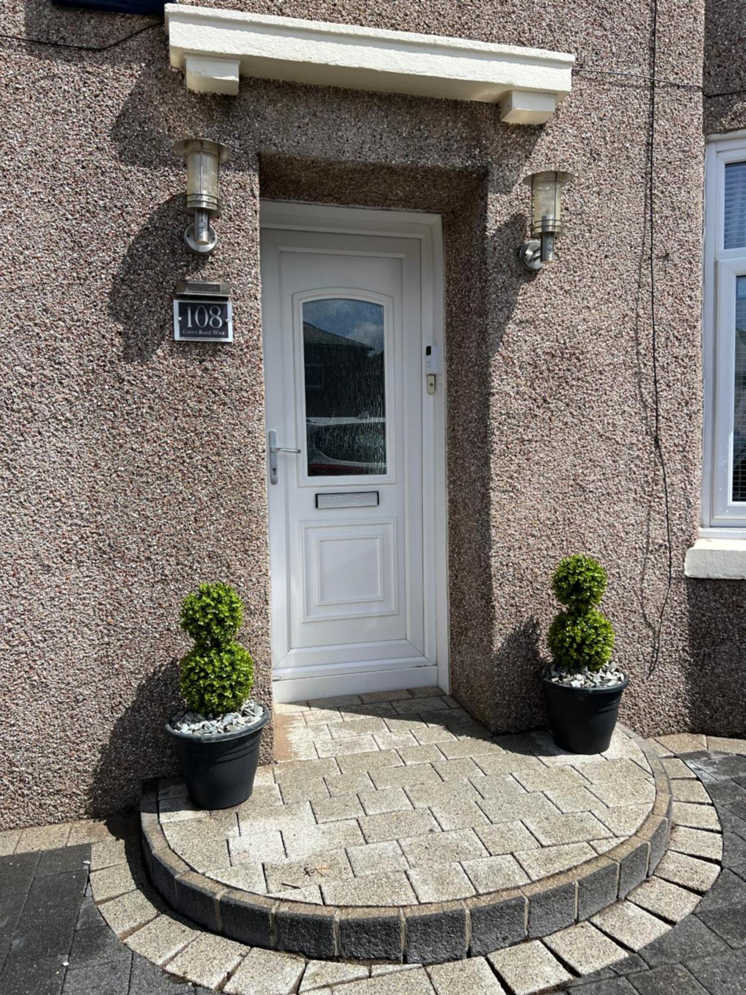 Crewe Apartment - 2 Bed, Free Off Street Parking And Private Garden EDI Exterior foto
