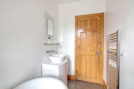 Crewe Apartment - 2 Bed, Free Off Street Parking And Private Garden EDI Exterior foto
