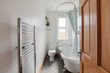 Crewe Apartment - 2 Bed, Free Off Street Parking And Private Garden EDI Exterior foto
